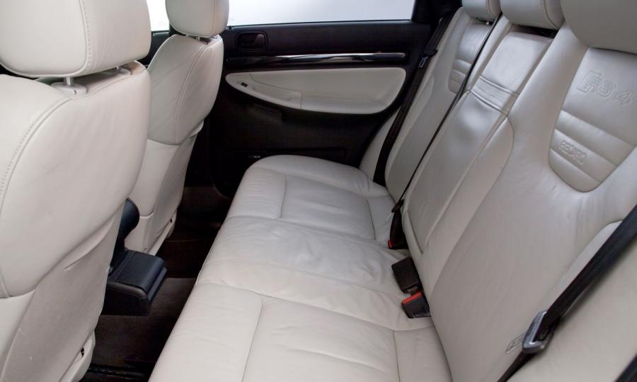 Интерьер Audi RS4 Avant (B5, 8D) 2000 года  (UK) (фото 4 из 40)